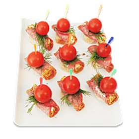 Канапе с полукопченой колбасой - Фото