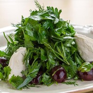 Салат со сливочным сыром и тархуном Фото
