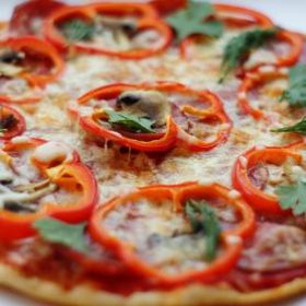 Пицца с салями - Фото