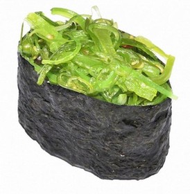 Гункан с салатом чукка - Фото
