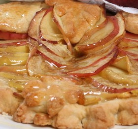 Пирог с яблоками (песочный) - Фото