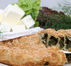 Пирог со шпинатом и брынзой (слоеный) - Фото