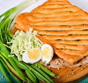 Пирог с капустой и яйцом (слоеный) - Фото