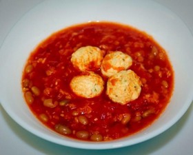 Томатный суп с фасолью и фрикадельками - Фото