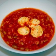 Томатный суп с фасолью и фрикадельками Фото