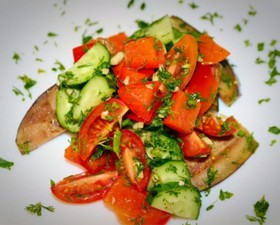 Овощной салат с тушеным перцем - Фото