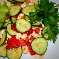 Хрустящий салат из свежих овощей Фото