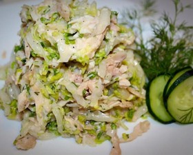Салат из курицы и свежей капусты - Фото