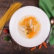 Куриный суп с домашней лапшой Фото