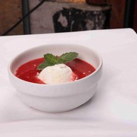 Холодный суп-крем из клубники Фото
