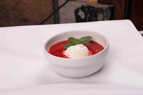 Холодный суп-крем из клубники - Фото