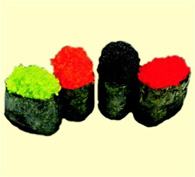 Гункан с черной икрой тобико - Фото