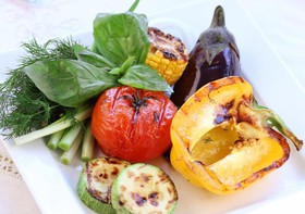 Ассорти печеных овощей на мангале - Фото