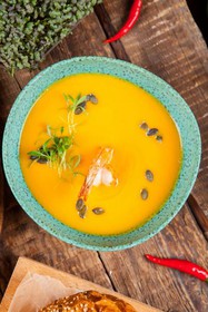 Крем-суп из копчёной тыквы с креветками - Фото