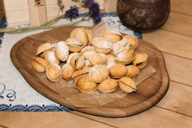 Орешки с грецким орехом и сгущенкой - Фото