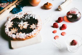 Пирог с клубникой дрожжевой - Фото