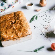 Пирог с печенью слоеный Фото