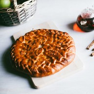 Пирог с яблоками дрожжевой Фото