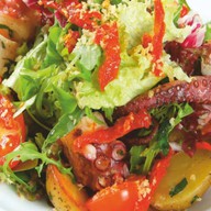 Салат с осьминогом и беби-картофелем Фото