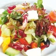 Салат из свежих овощей по-итальянски Фото