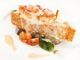 Филе лосося с томлеными баклажанами - Фото