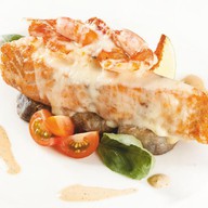 Филе лосося с томлеными баклажанами Фото