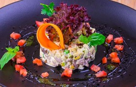 Салат с телятиной и авокадо - Фото