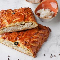 Пирог с треской и зубаткой Фото