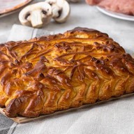 Пирог с индейкой, беконом и грибами Фото