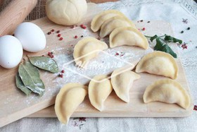 Вареники с творогом и сыром сулугуни - Фото