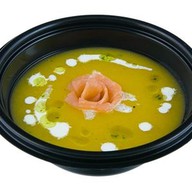Суп-крем с копченым лососем Фото