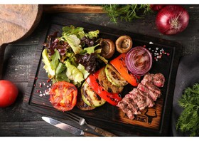 Фирменный салат МясУгляс - Фото