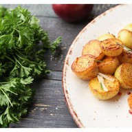 Картофель молодой с розмарином Фото