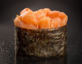 Острые суши с лососем - Фото