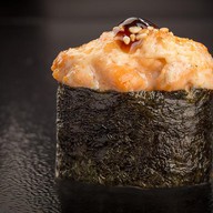 Запечённые суши с лососем Фото