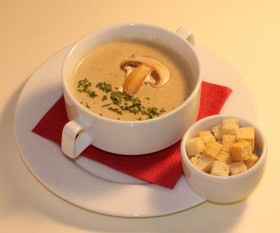 Суп-крем из грибов с гренками и з - Фото