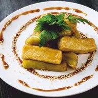 Баклажан и сыр тофу, жаренные в карамели Фото