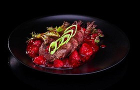 Филе миньон в ягодном соусе - Фото