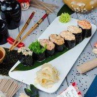 Спайси суши с тунцом Фото