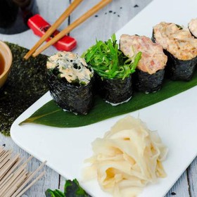Спайси суши с ваками - Фото