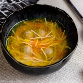 Суп с фрикадельками и лапшой - Фото