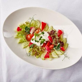 Салатик из свежих овощей со сметанкой - Фото
