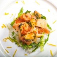 Салат с морепродуктами Фото