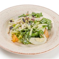 Салат с кальмаром и ореховым соусом Фото