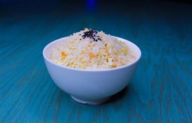 Рис цветной с яйцом - Фото