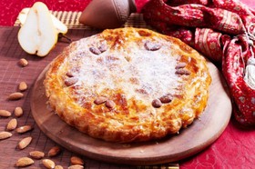 Грушевый пирог с миндалем - Фото