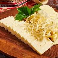 Ассорти из кавказских сыров Фото