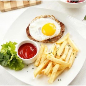 Рубленый бифштекс с яйцом - Фото