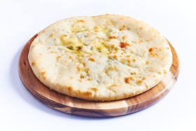 Пирог с осетинским сыром и зеленым луком - Фото