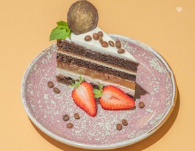 Торт шоколадный с фундуком - Фото